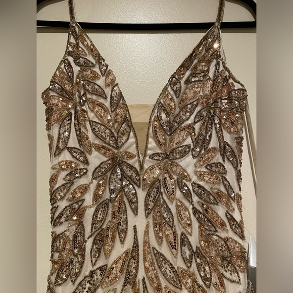 NWT Mac Duggal Style 5107 Plunging Neckline Sequins Gown Dress Gold Nude Size 2 - Picture 10 of 16